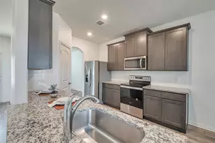 7525 Pleasant Oaks St, Fort Worth, TX 76120 - Photo 9