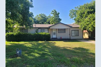 105 W College Street, Blooming Grove, TX 76626 - Photo 1