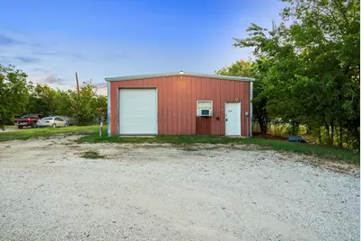 2105 NE 2nd Street, Mineral Wells, TX 76067 - Photo 3