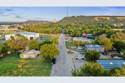 2105 NE 2nd Street, Mineral Wells, TX 76067 - Photo 17