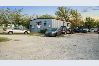 2105 NE 2nd Street, Mineral Wells, TX 76067 - Photo 7