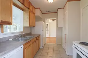 704 N Bailey Ave, Fort Worth, TX 76107 - Photo 11