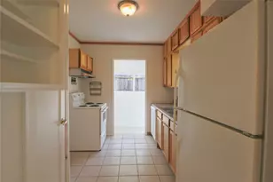 704 N Bailey Ave, Fort Worth, TX 76107 - Photo 9