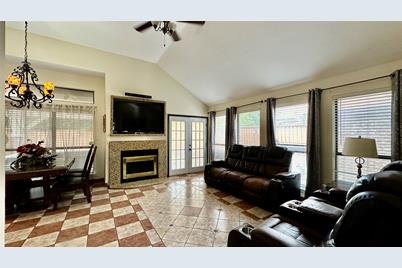 924 S Old Orchard Lane, Lewisville, TX 75067 - Photo 9