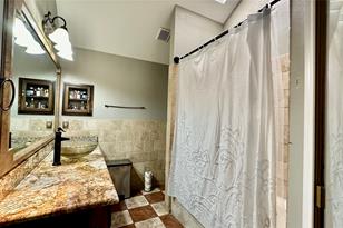 924 S Old Orchard Ln, Lewisville, TX 75067 - Photo 13