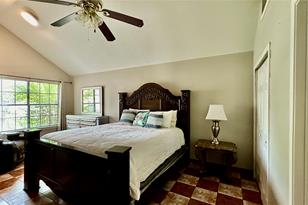 924 S Old Orchard Ln, Lewisville, TX 75067 - Photo 15