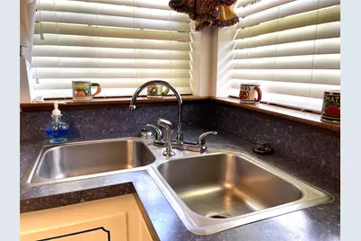 403 N Hall Street, Fairfield, TX 75840 - Photo 11