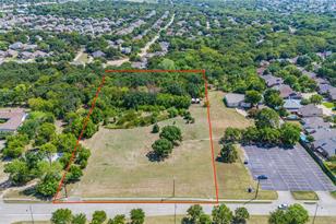 2120 W Sublett Rd, Arlington, TX 76017 - Photo 1