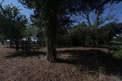 612 E 2nd Street, Cleburne, TX 76031 - Photo 3