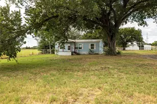 207 Lazy B Ln, Springtown, TX 76082 - Photo 5