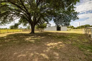 207 Lazy B Ln, Springtown, TX 76082 - Photo 31