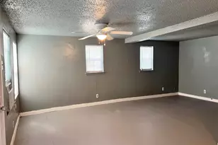 305 S Preston St, Ennis, TX 75119 - Photo 3