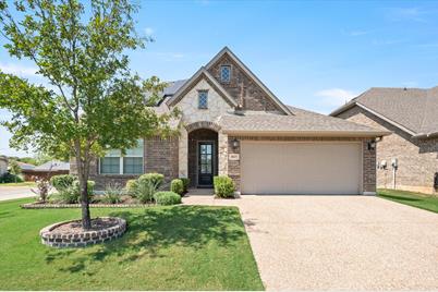 3827 Pine Valley Lane, Arlington, TX 76001 - Photo 1