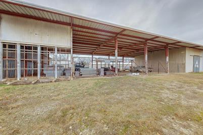 517 E Broadway Street #B-D, Gainesville, TX 76240 - Photo 3