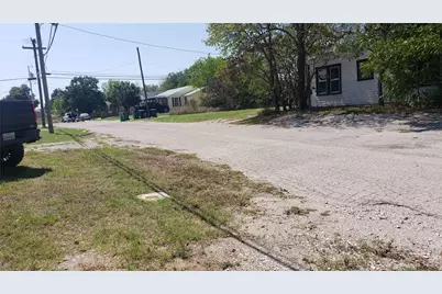 400 E Wise Street, Bowie, TX 76230 - Photo 5