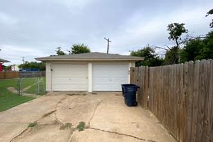 2520 Normont Cir, Fort Worth, TX 76103 - Photo 11