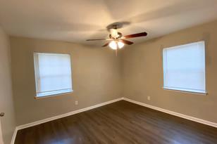 2520 Normont Cir, Fort Worth, TX 76103 - Photo 7