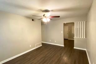 2520 Normont Cir, Fort Worth, TX 76103 - Photo 5