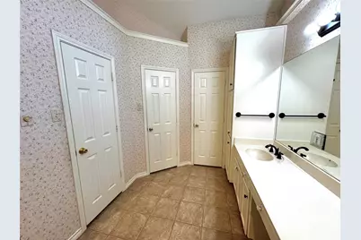 8009 Ravenswood Road, Granbury, TX 76049 - Photo 15