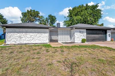 808 Raintree Road, Fort Worth, TX 76103 - Photo 1