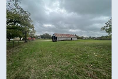 310 W Hughes Street, Collinsville, TX 76233 - Photo 5