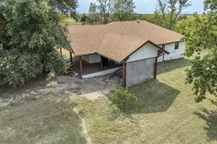 7429 County Rd 1232, Godley, TX 76044 - Photo 11