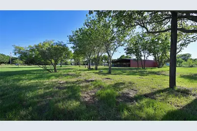 510 E Locust Street, Nocona, TX 76255 - Photo 13