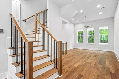 381 E Greenbriar Lane #1004, Dallas, TX 75203 - Photo 7