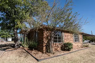 1226 Clay St, Nocona, TX 76255 - Photo 5