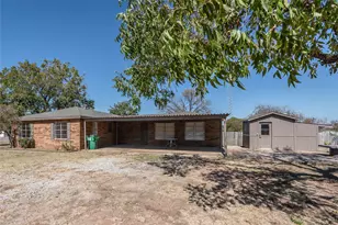 1226 Clay St, Nocona, TX 76255 - Photo 7