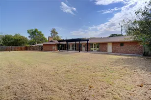 900 Roberts St, Bowie, TX 76230 - Photo 27