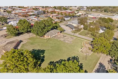 305 W Waco Street, Ennis, TX 75119 - Photo 31