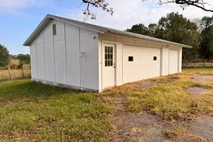 2000 Co Rd 2420, Honey Grove, TX 75446 - Photo 29