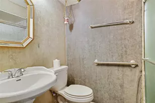 12502 Burninglog Ln, Dallas, TX 75243 - Photo 11