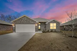 1102 Holly St, Cleburne, TX 76033 - Photo 1