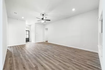 1102 Holly Street, Cleburne, TX 76033 - Photo 7