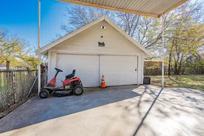 301 E Williams Street, Bowie, TX 76230 - Photo 27