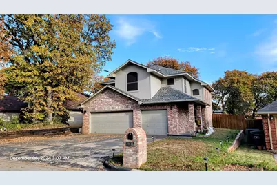 1637 Arbor Ridge Drive, Fort Worth, TX 76112 - Photo 3