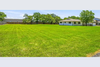 1937 N Dale Avenue, Stephenville, TX 76401 - Photo 9