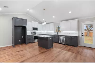 1937 N Dale Avenue, Stephenville, TX 76401 - Photo 13