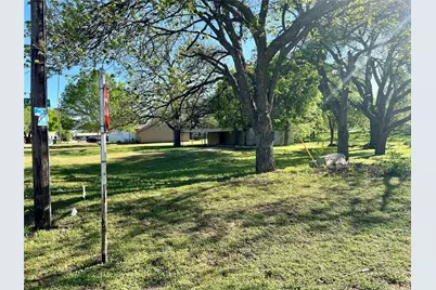 400 Dallas Street, Nocona, TX 76255 - Photo 3