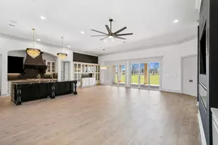 2409 Candlestick Dr, Granbury, TX 76049 - Photo 9