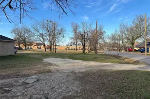 299 Crenshaw St, Terrell, TX 75160 - Photo 1