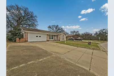 6129 Forest Edge Drive, Forest Hill, TX 76119 - Photo 3