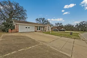 6129 Forest Edge Dr, Forest Hill, TX 76119 - Photo 3