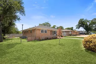 3364 Darvany Dr, Dallas, TX 75220 - Photo 35