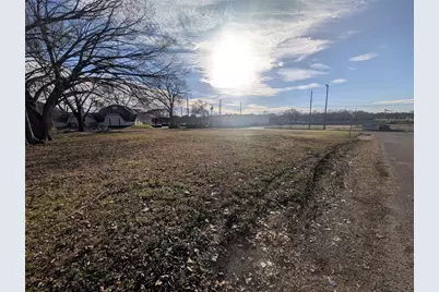 1320 W Avenue Avenue E, Garland, TX 75040 - Photo 1