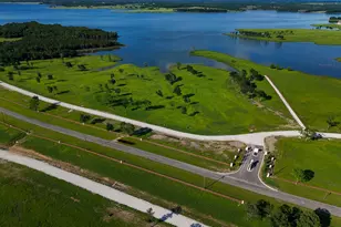 352 Lakeshore Ln, Windom, TX 75492 - Photo 1