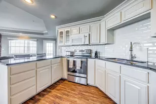 290 Tanglewood Cir, Pottsboro, TX 75076 - Photo 3