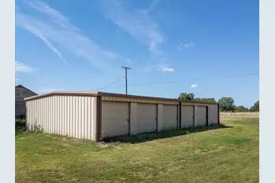 7513 Hwy 34, Wolfe City, TX 75496 - Photo 3